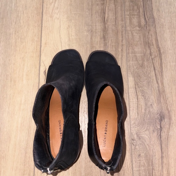 WORN ONCE Lucky Brand Black Leather 3" Heels slip on Women's Shoes sz 11M - Picture 6 of 6